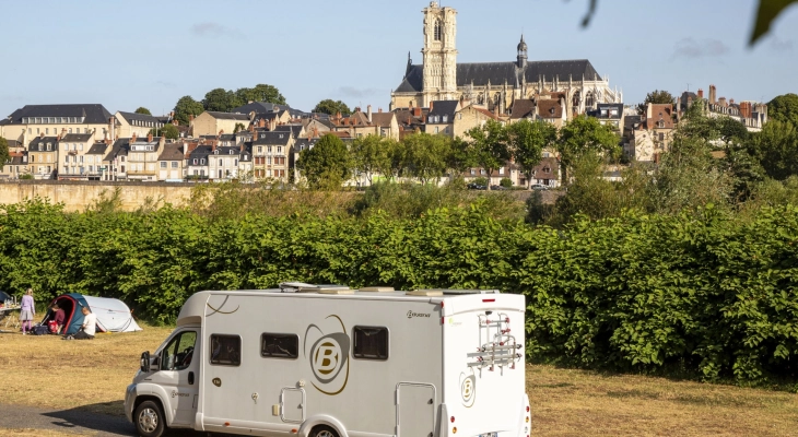 Motor-home pitch, Camping de Nevers