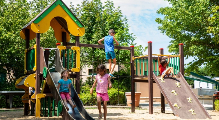 Aire de jeux pour enfants du camping de Santenay