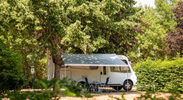 Emplacement camping-car du lac de Santenay