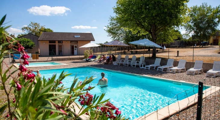 Piscine du camping de Bourbon de Lancy