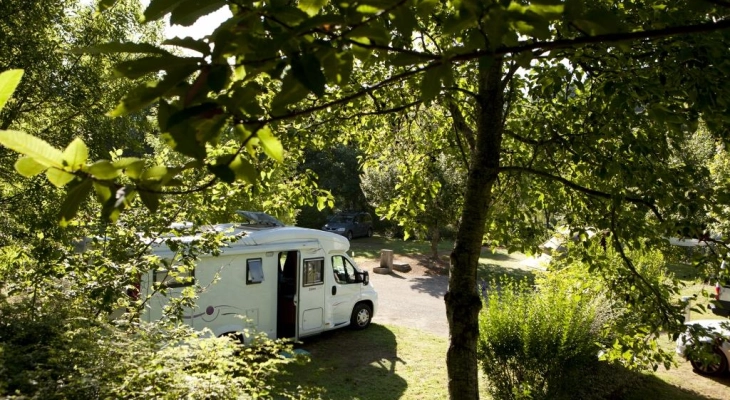 Emplacement camping-car, camping de Matour