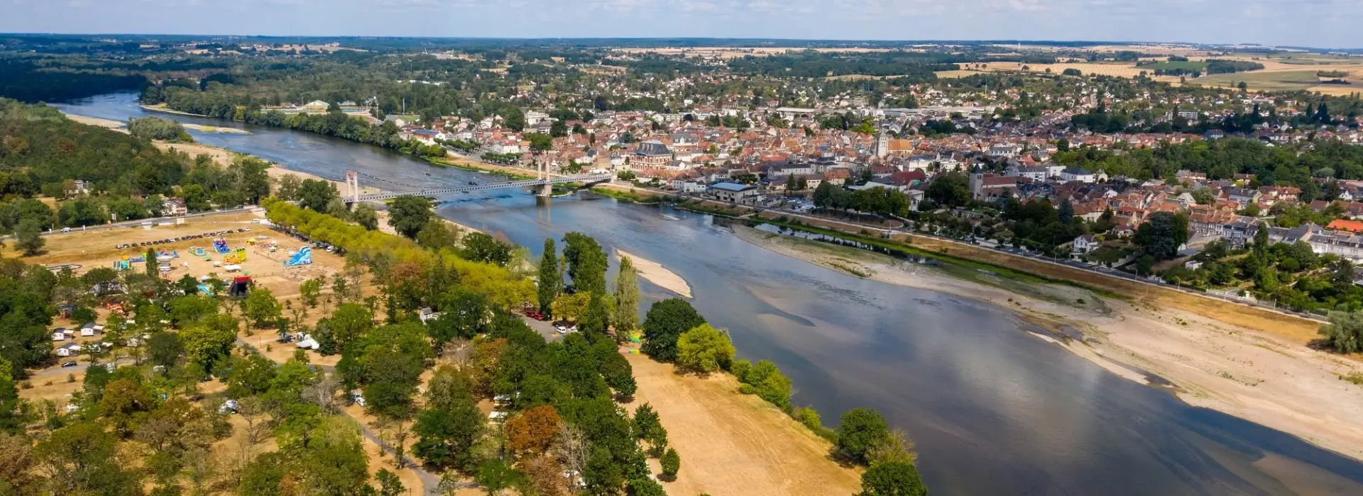 Luchtfoto  van de stad Bannay, in Cher