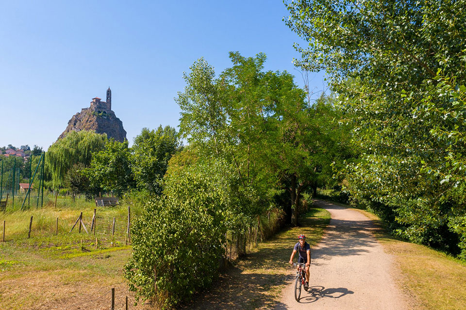 Camping nature en Auvergne : Explorez l’Auvergne à vélo