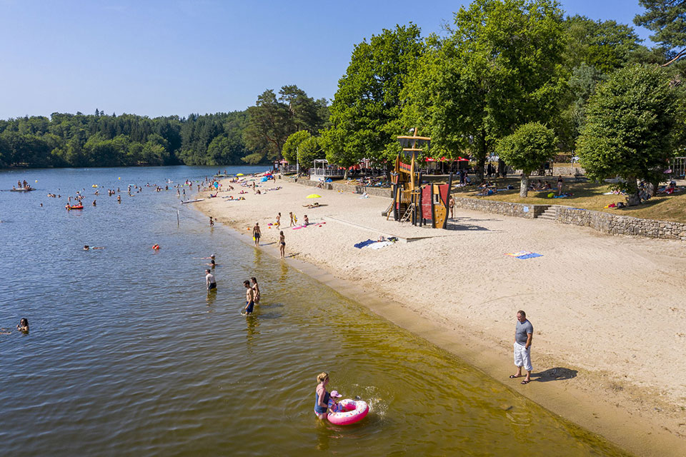 Camping du Lac nature campsite in Marcillac-la-Croisille near Lac de la Valette
